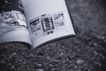 Load image into Gallery viewer, Coches, humanos y bordillos, aprendiendo a vivir juntos - Guillermo Fernández - Abascal, Urtzi Grau - ElMuelle1931