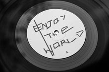 Load image into Gallery viewer, Efrain Rozas - I Enjoy The World - ElMuelle1931