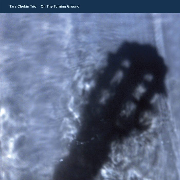 Tara Clerkin Trio – On The Turning Ground - ElMuelle1931